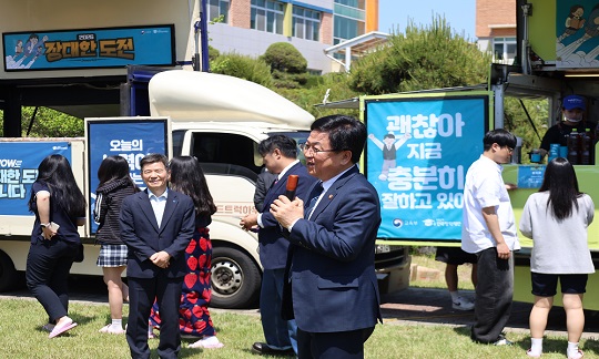 [보도자료] 한국장학재단, 고등학생들의 꿈과 도전을 응원하는 “장대한 도전” 캠페인 교육부 장관과 함께...